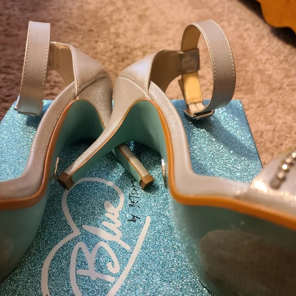 Betsey Johnson Juno Sandal/Heels - Picture 4 of 8